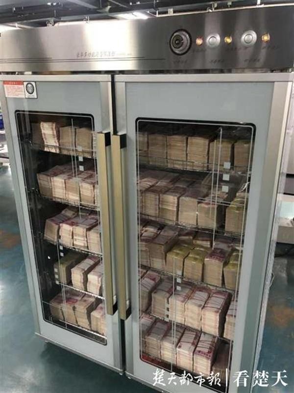 臭氧、紫光灯齐上阵，还要“隔离”14天！银行这样给现金消毒